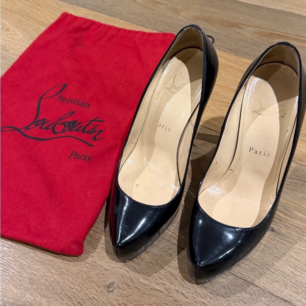 Christian Louboutin Black Patent Leather Heels Size 36 / US 6 Red Sole 4” Pumps